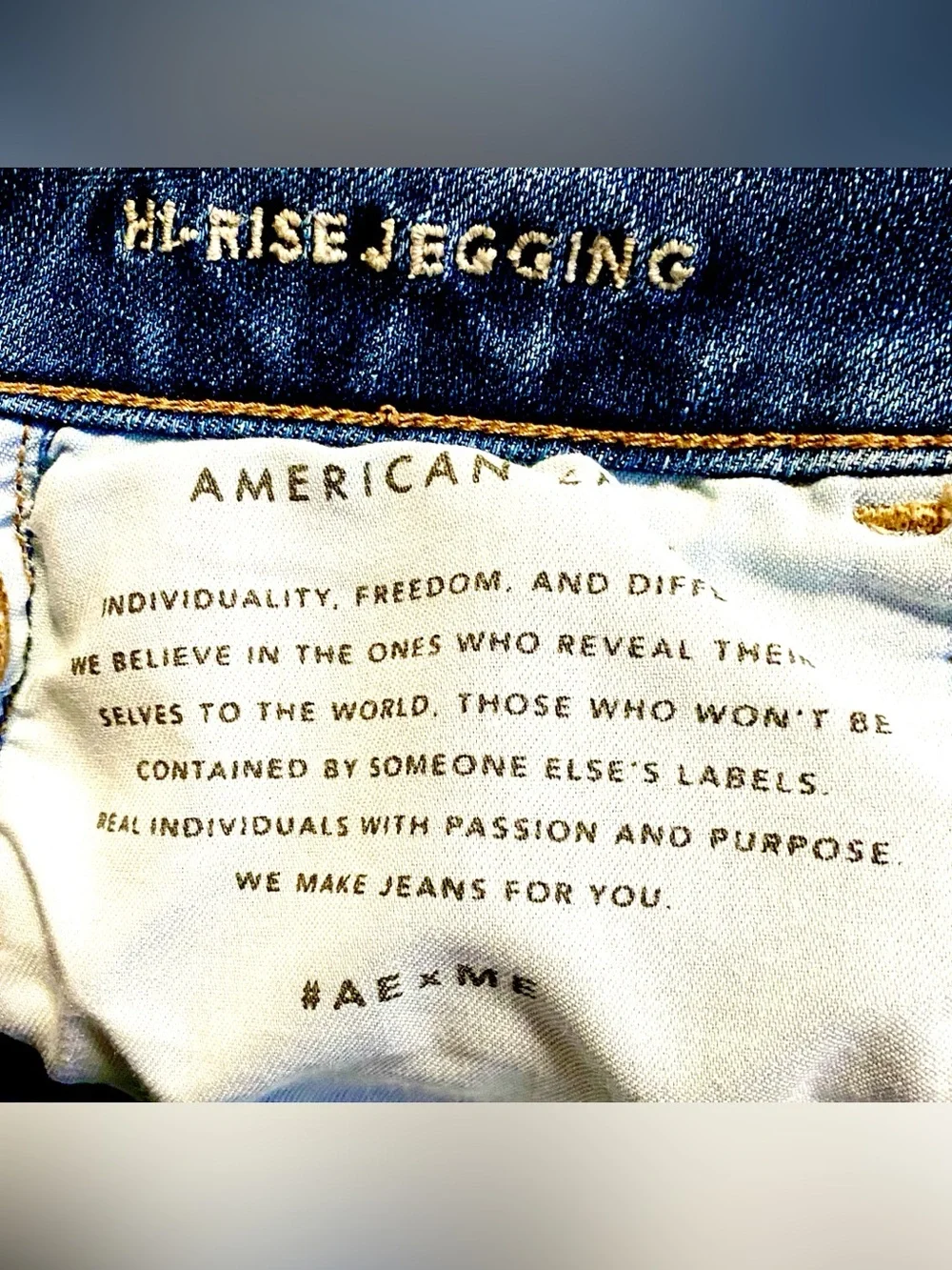 AMERICAN EAGLE OUTFITTERS-Size 6-Women’s Blue Distressed HI-Rise Jeggings